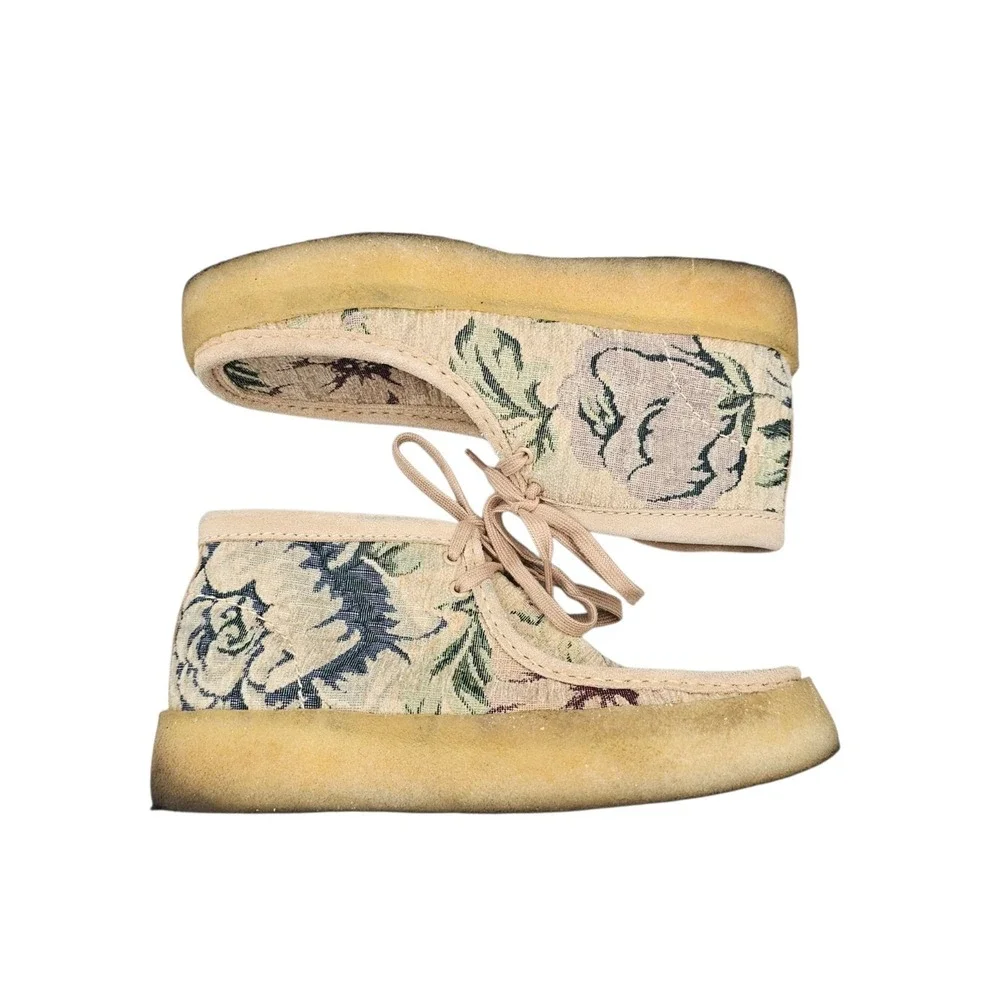 Clarks Men's Size 9.5 EUC Wallabee Cup Boot Tan Floral Tapestry Crepe Sole Boots